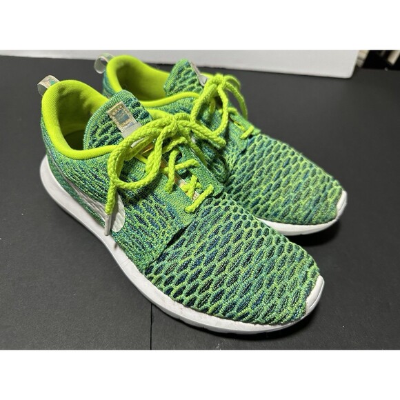 Nike Roshe One Flyknit Voltage Green Running Shoes Size 8 - Picture 1 of 10